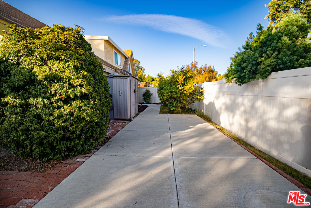 27003 Rio Prado Drive Valencia, CA 91354 - Photo 38 of 40 a view of a pathway with a pathway