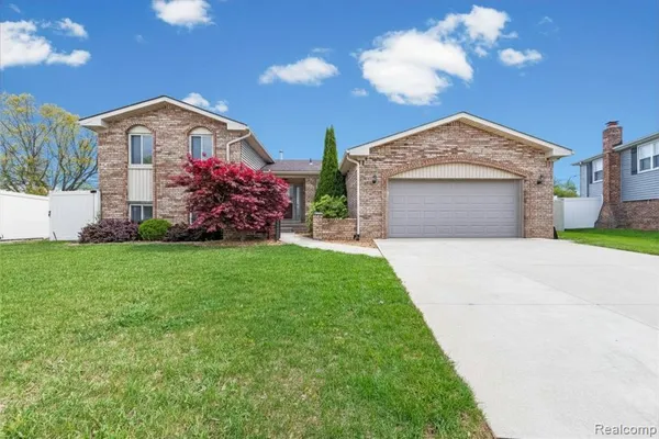$348,000 | 17621 Brentwood Drive, Riverview, MI 48193