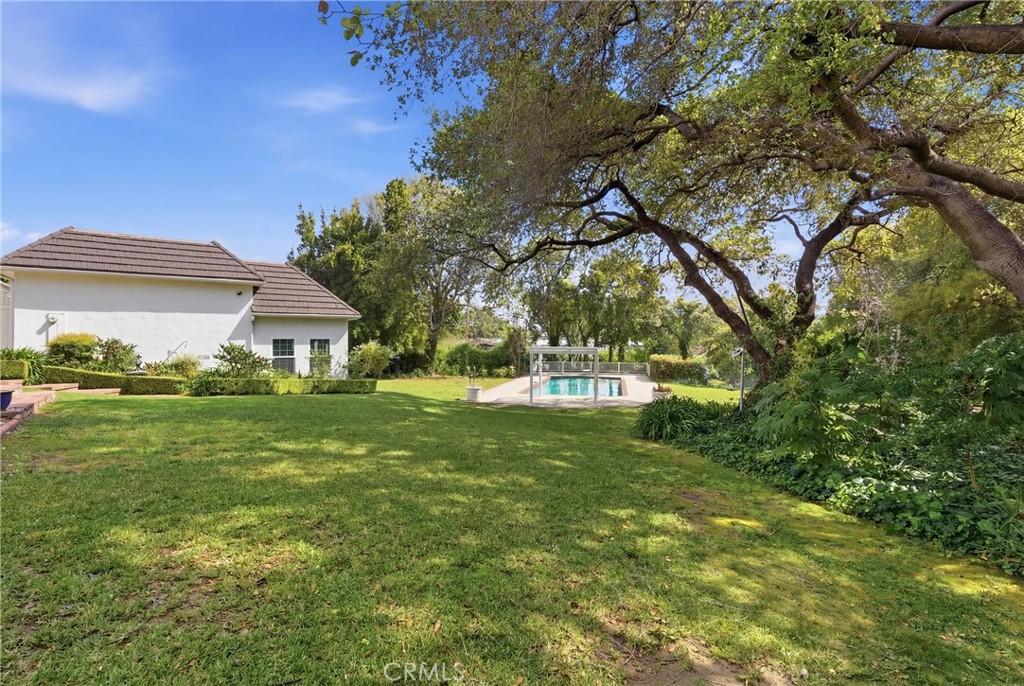 960 Hampton Road Arcadia, CA 91006 - Photo 19 of 28 a front view of a house with garden