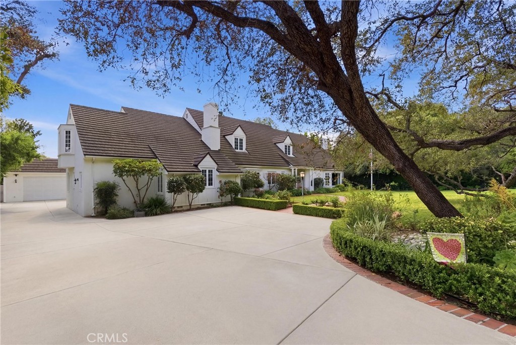 960 Hampton Road Arcadia, CA 91006 - Photo 3 of 28 a front view of a house with a garden