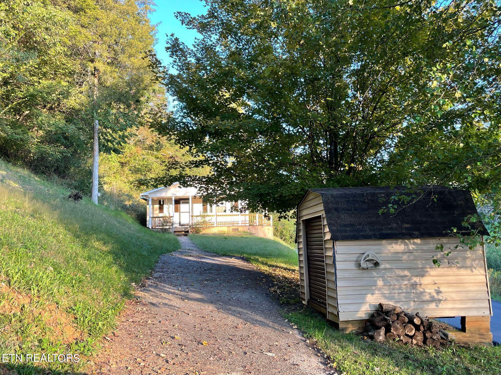 613 Pine Hill Road Tazewell, TN 37879 - Photo 3 of 19 462547067_1303561914386746_6059809901034
