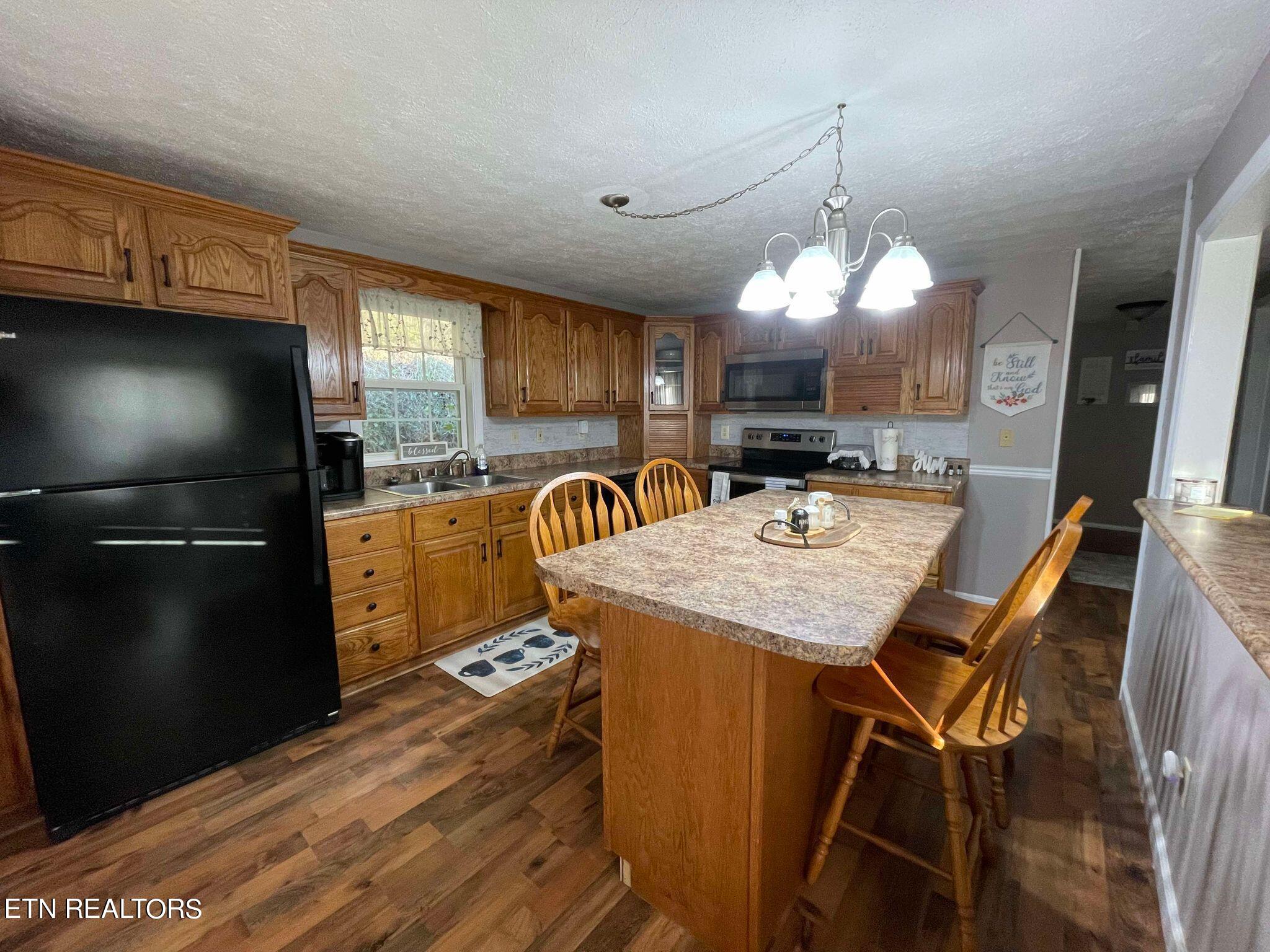 613 Pine Hill Road Tazewell, TN 37879 - Photo 4 of 19 462544330_1703775397087002_2425181765922
