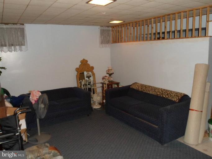 6939 Fieldcrest Road Baltimore, MD 21215 - Photo 13 of 18 Family Room