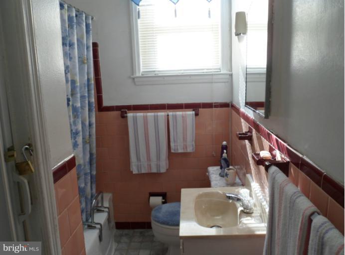 6939 Fieldcrest Road Baltimore, MD 21215 - Photo 15 of 18 Bath