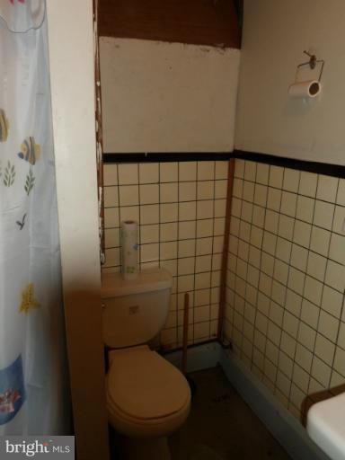 6939 Fieldcrest Road Baltimore, MD 21215 - Photo 17 of 18 Bath