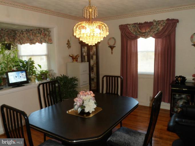 6939 Fieldcrest Road Baltimore, MD 21215 - Photo 6 of 18 Dining Room