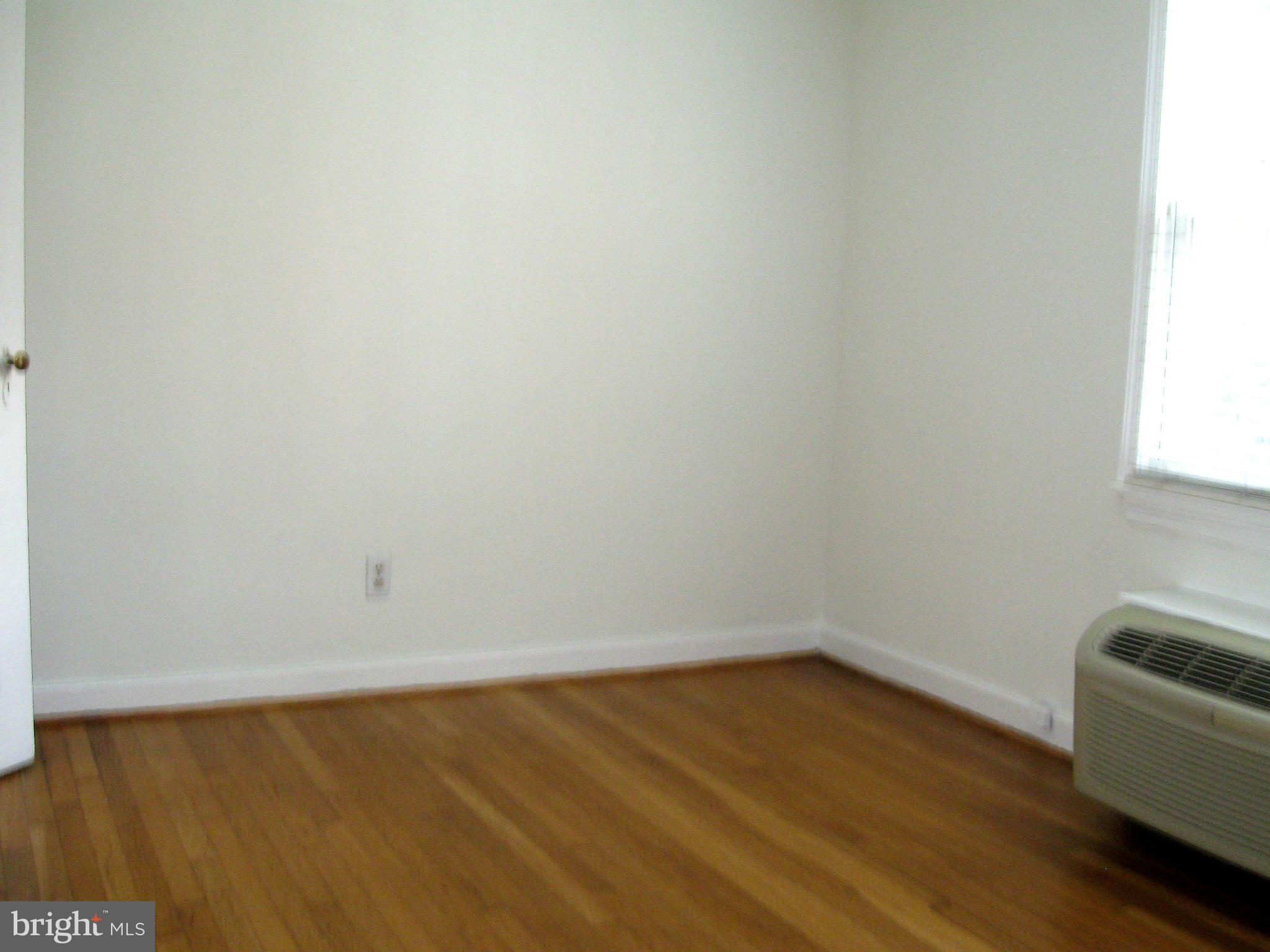207 Glebe Road East, Unit A Alexandria, VA 22305 - Photo 6 of 10 Bedroom