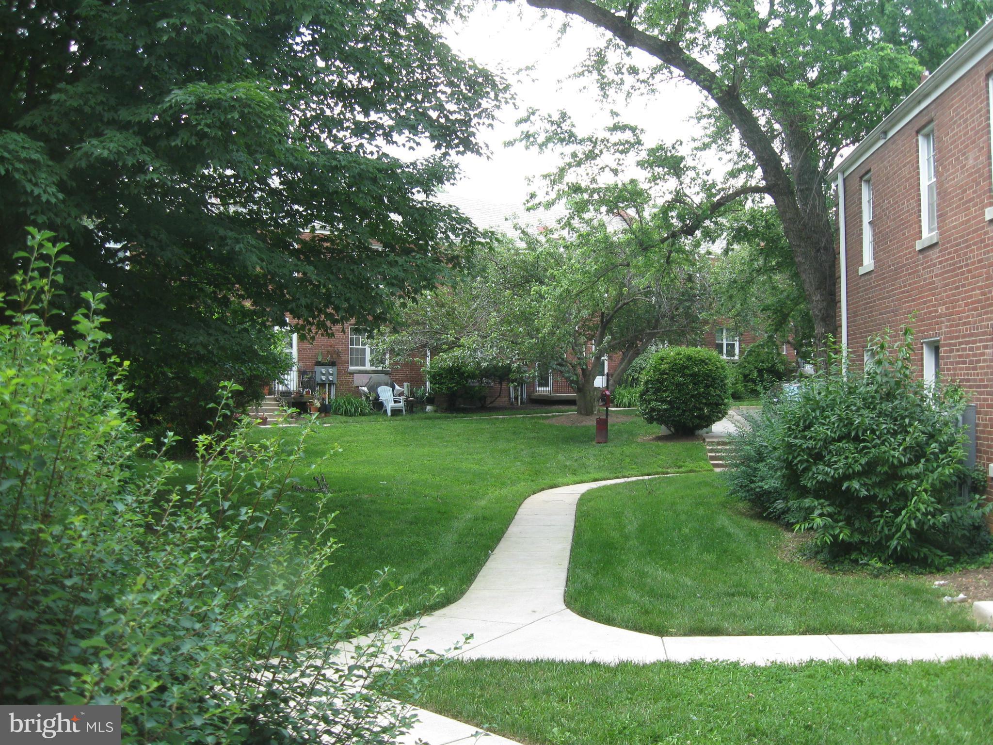 207 Glebe Road East, Unit A Alexandria, VA 22305 - Photo 8 of 10 Exterior (General)