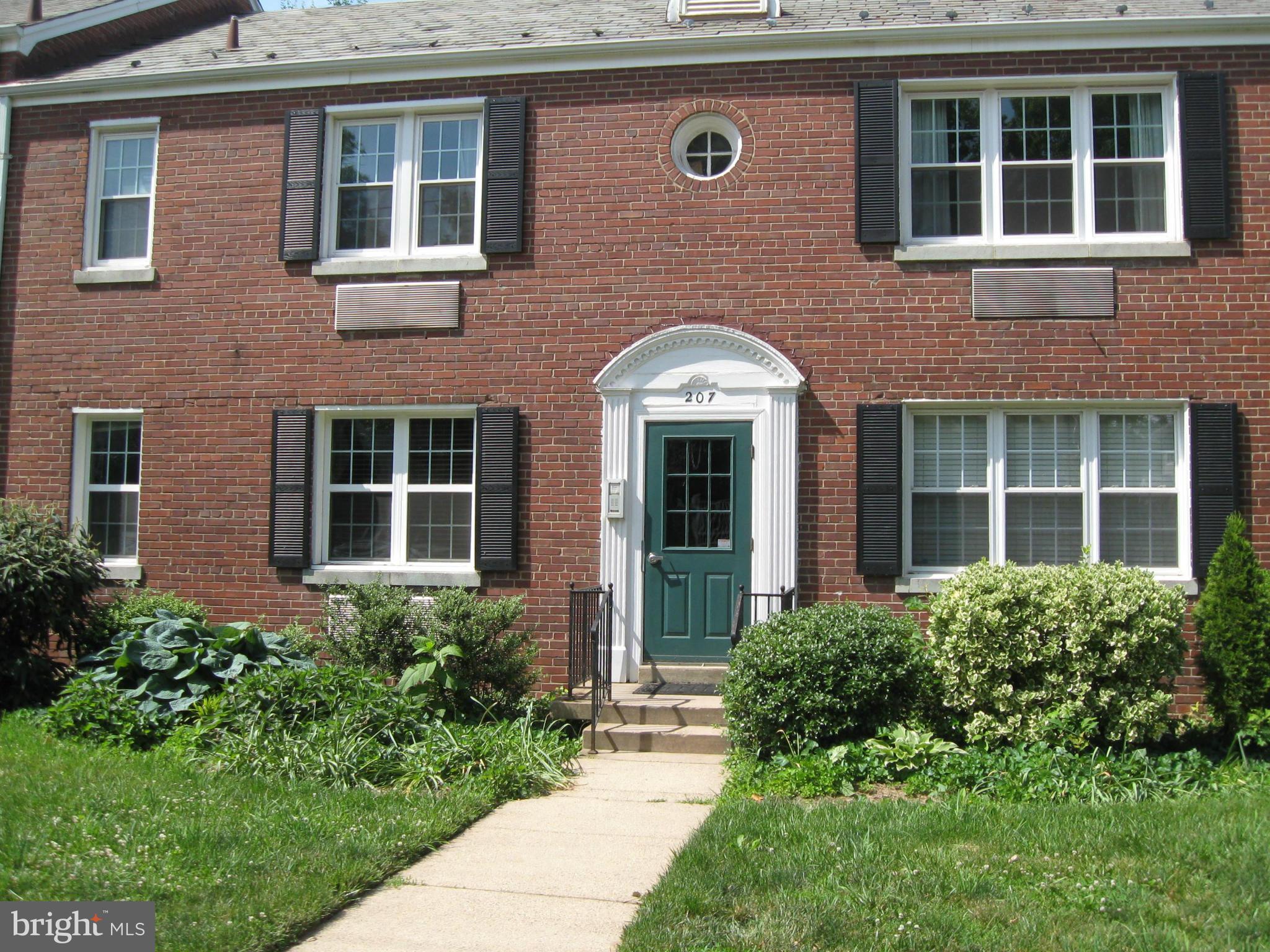 207 Glebe Road East, Unit A Alexandria, VA 22305 - Photo 10 of 10 Exterior (Front)