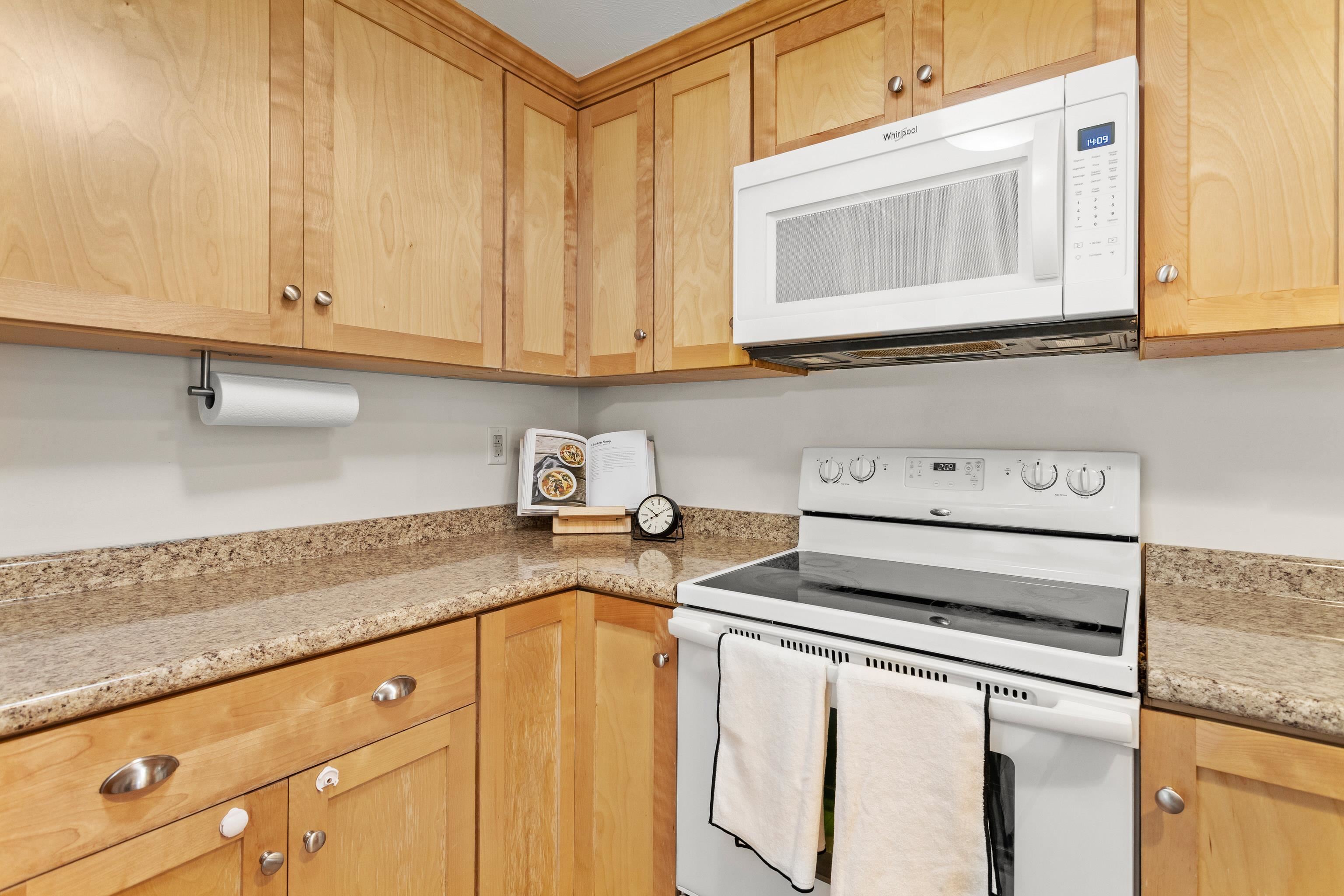 10 Rockingham Court Bedford, NH 03110 - Photo 5 of 36 Gallery Image 5
