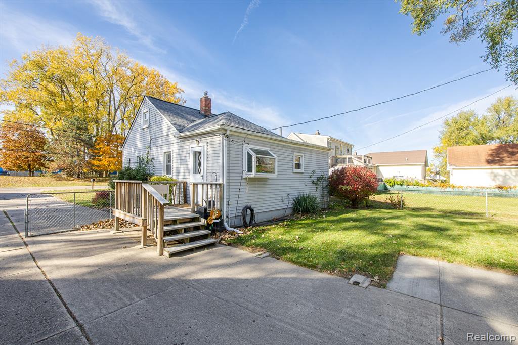 44084 Utica Road Utica, MI 48317 - Photo 36 of 46