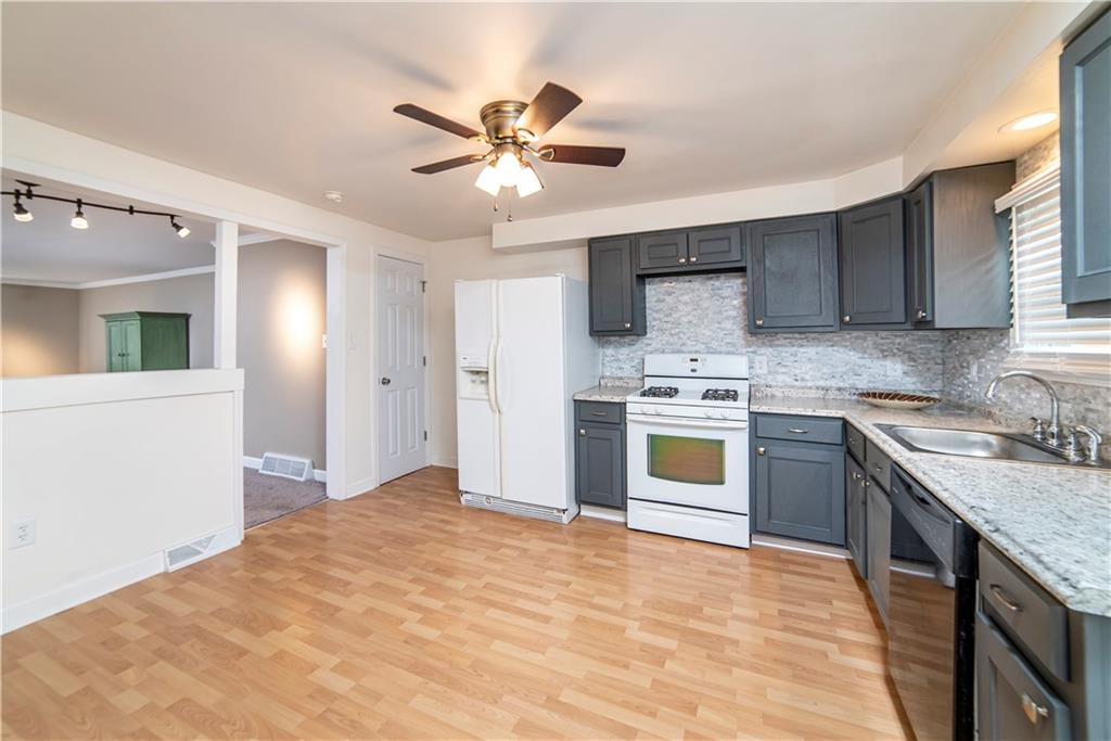 545 Benjamin Street Tarentum, PA 15084 - Photo 4 of 17 Kitchen with a view into the living room