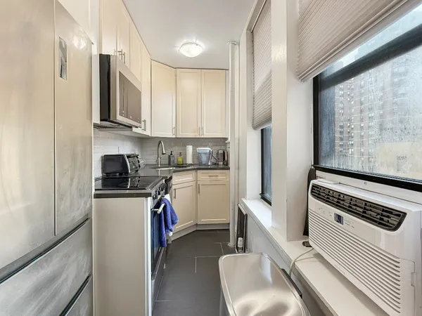 $4,600 | 205 West 88th Street, Unit 13F | Upper West Side