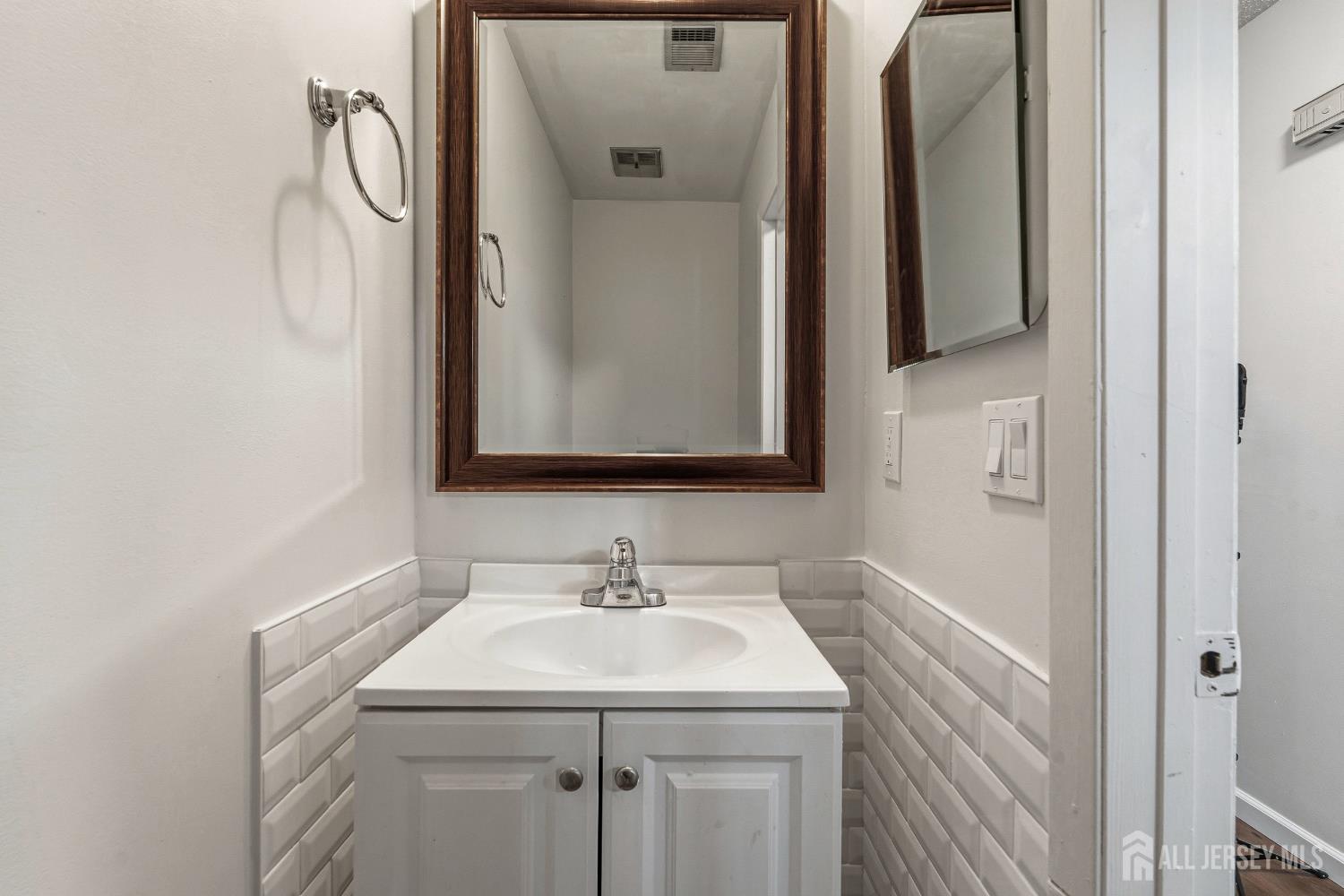 8401 Hana Road Edison, NJ 08817 - Photo 6 of 45