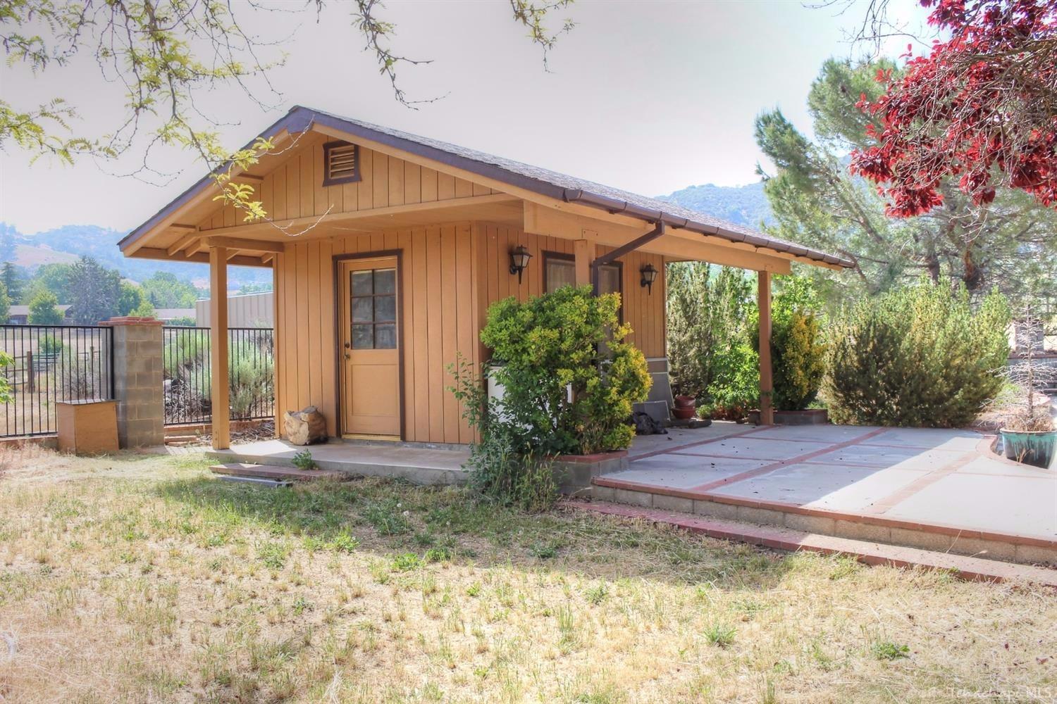 27350 Cumberland Road Tehachapi, CA 93561 - Photo 57 of 57 shop with porch