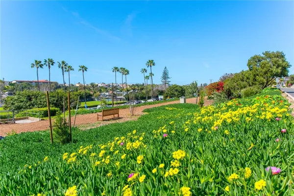 $716,000 | 1720 Ardmore Avenue, Unit 212, Hermosa Beach, CA 90254