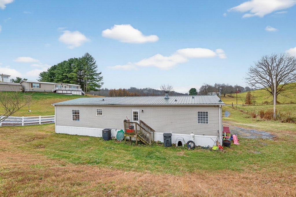 1295 Chestnut Ridge Road Chilhowie, VA 24319 - Photo 3 of 31 Gallery Image 3