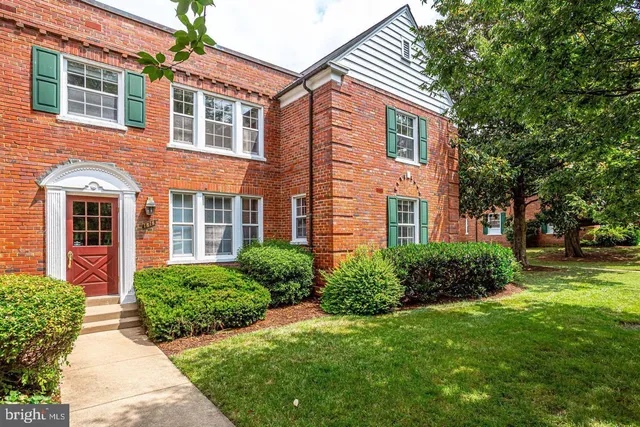 $2,875 | 1816 Queens Lane, Unit 4225, Arlington, VA 22201