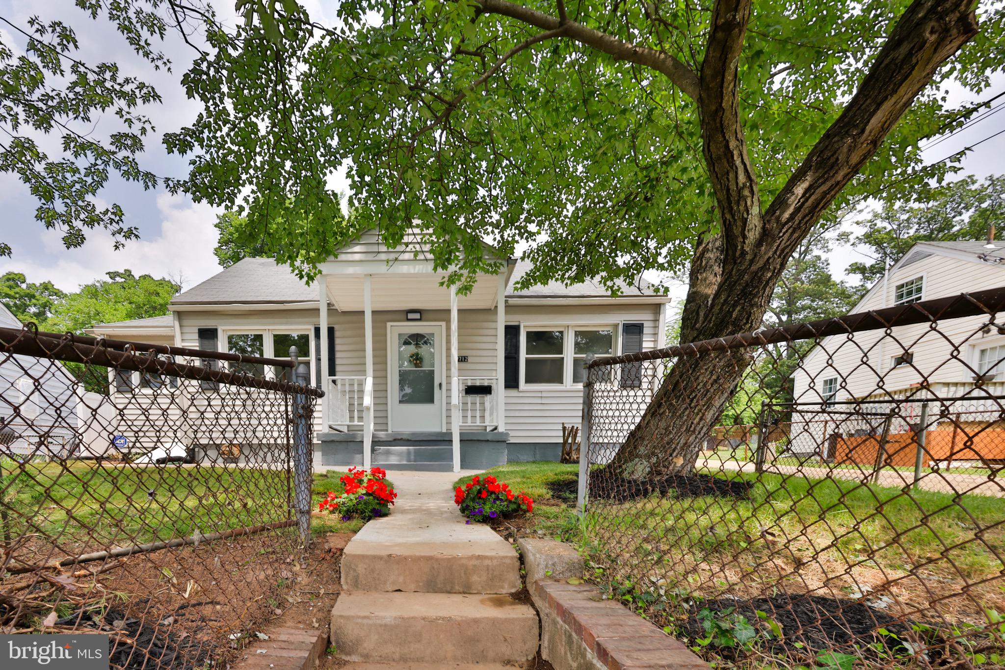 7712 Emerson Road Hyattsville, MD 20784 - Photo 4 of 53 Gallery Image 4