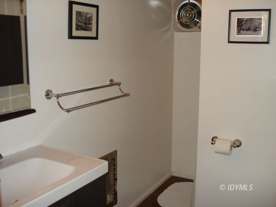 24690 Fern Valley Road Idyllwild, CA 92549 - Photo 14 of 16 Bath