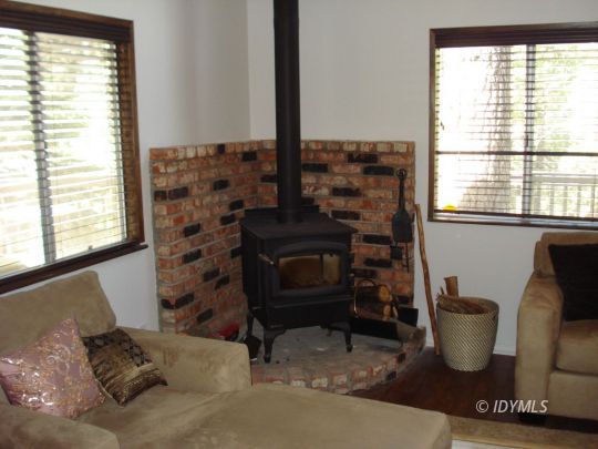 24690 Fern Valley Road Idyllwild, CA 92549 - Photo 5 of 16 Airtight wood stove
