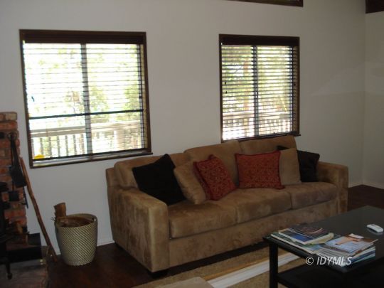 24690 Fern Valley Road Idyllwild, CA 92549 - Photo 6 of 16 Living room