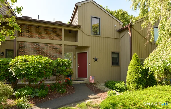 $382,900 | 14 Far View Cmns, Unit 14, Southbury, CT 06488