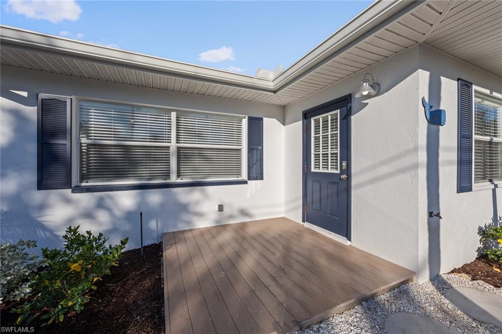 849 Beach Road Sanibel, FL 33957 - Photo 4 of 27 a front view of a house