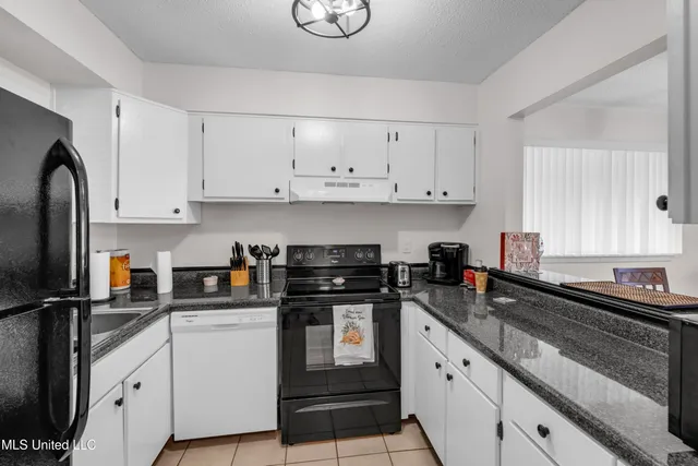 $145,000 | 228 Molokai Villa, Unit G, Diamondhead, MS 39525