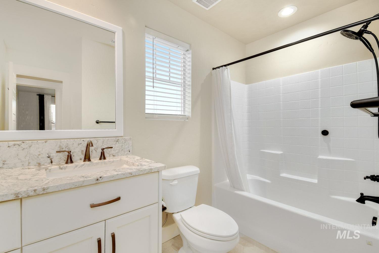 5771 West Daphne Drive Meridian, ID 83646 - Photo 27 of 32 Bathroom with shower / tub combo with curtain and vanity