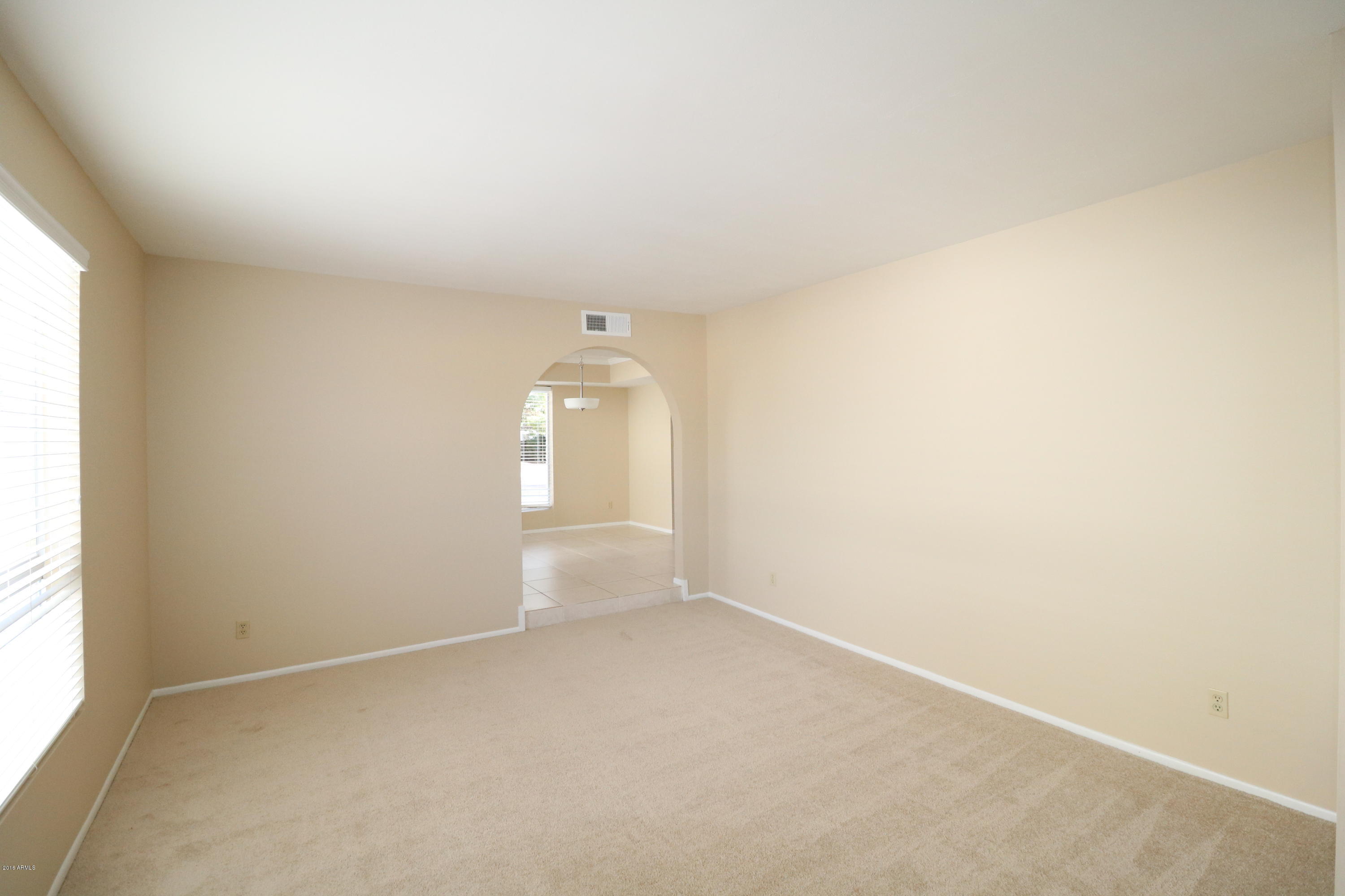 402 East Deepdale Road Phoenix, AZ 85022 - Photo 3 of 28 Living room