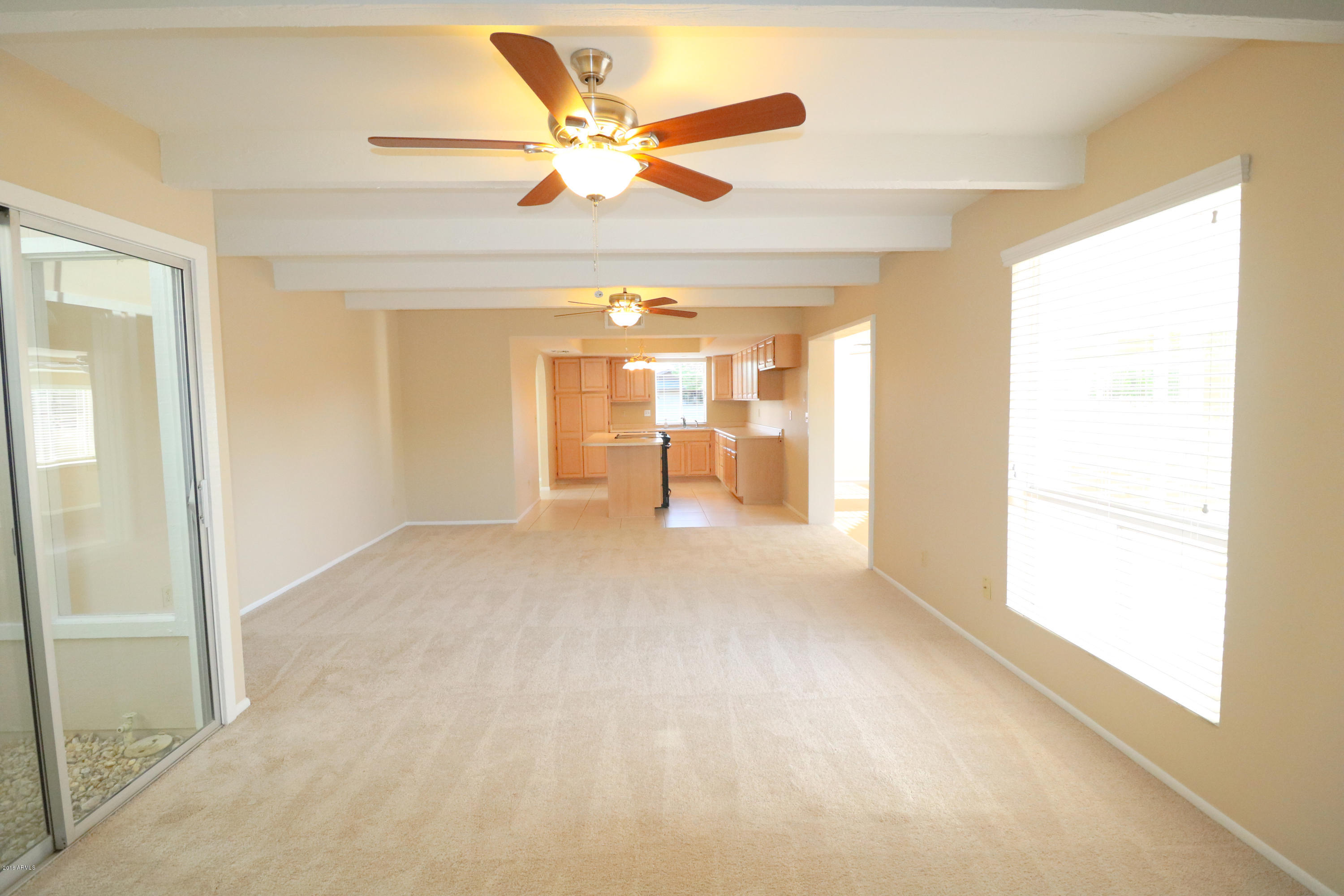402 East Deepdale Road Phoenix, AZ 85022 - Photo 6 of 28 Family room