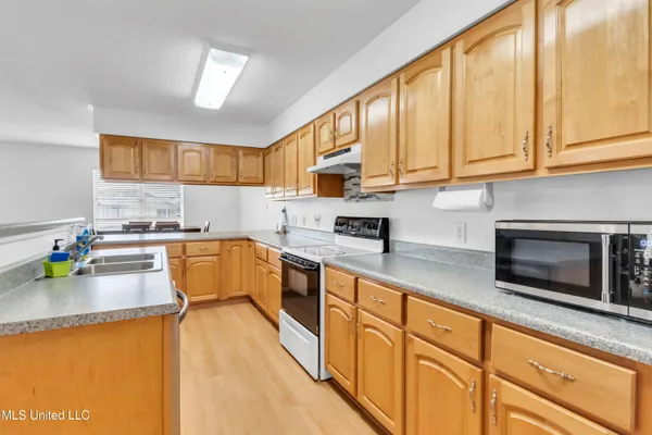 $323,000 | 1405 Rue Versailles, Gautier, MS 39553