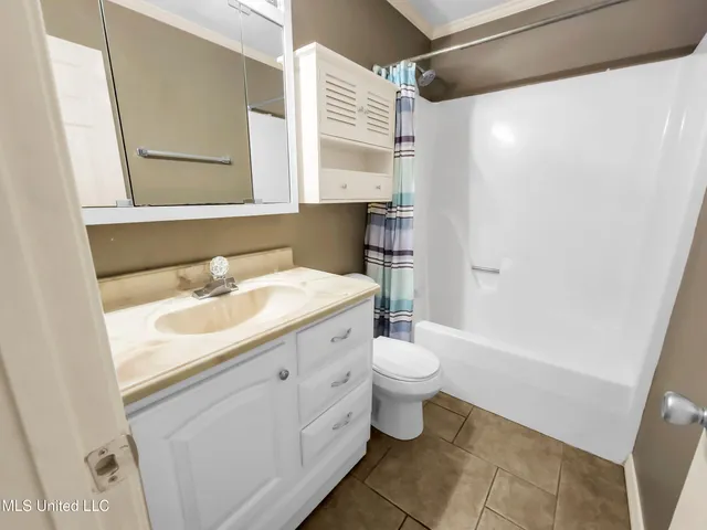 $350,000 | 1405 Rue Versailles, Gautier, MS 39553