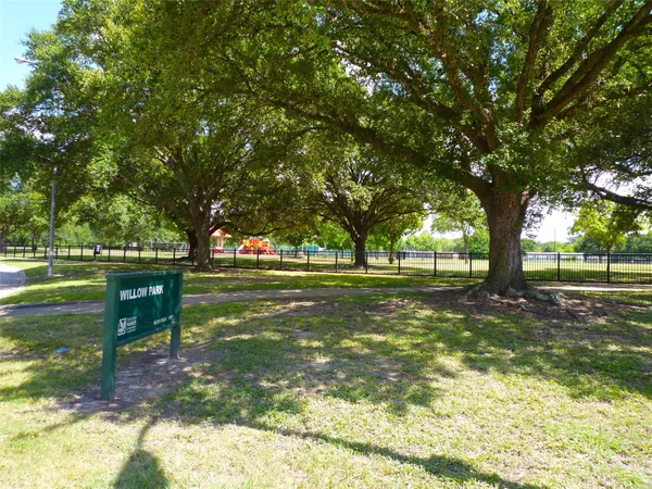$439,900 | 4405 Tonawanda Drive, Houston, TX 77035