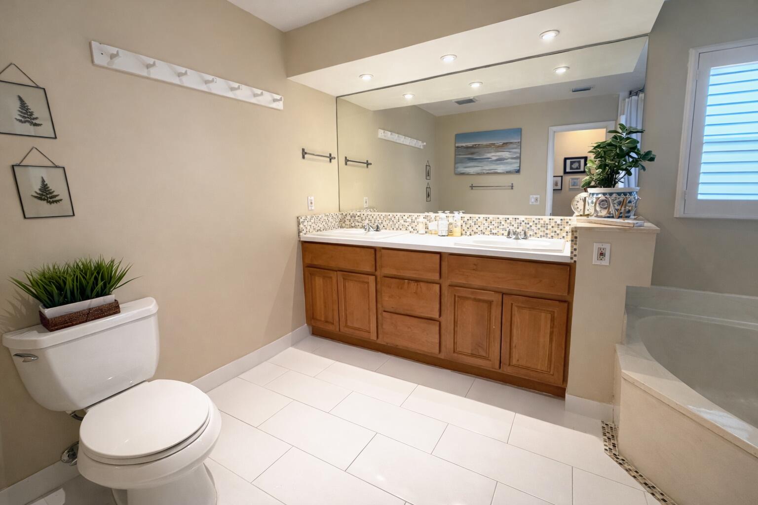 236 Southeast 9th Street Dania, FL 33004 - Photo 11 of 25 671CE499-C067-42DB-AFCC-57B0C36E69E1