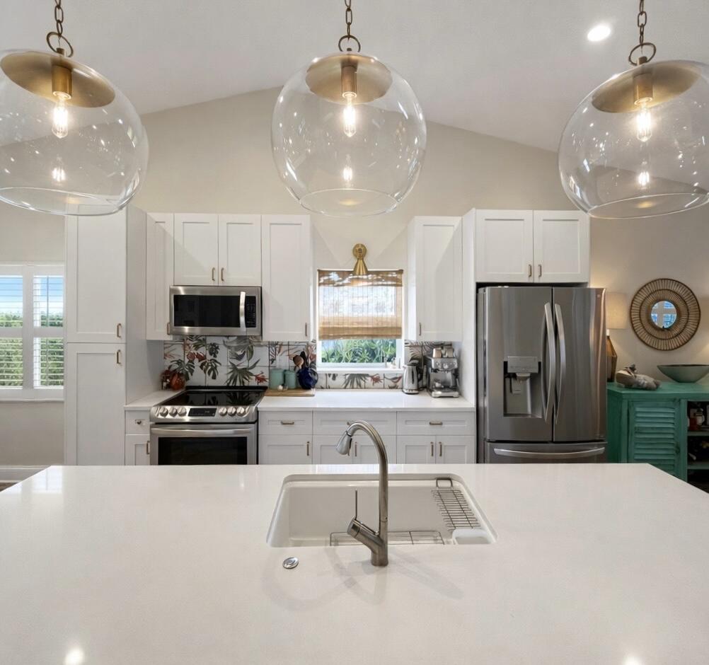 236 Southeast 9th Street Dania, FL 33004 - Photo 5 of 25 E4EA480D-5DD5-4831-9EFB-442189F16E2F