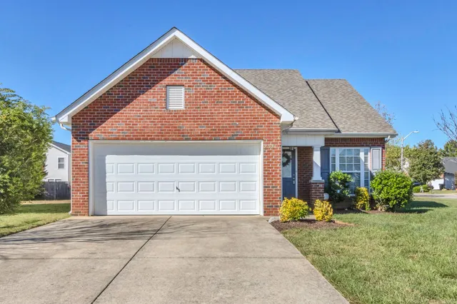 2071 Sparco Circle, Murfreesboro, TN 37128