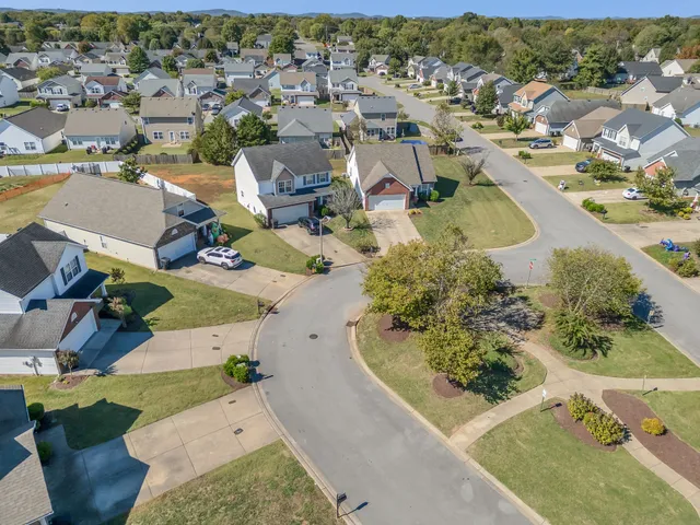 2071 Sparco Circle, Murfreesboro, TN 37128