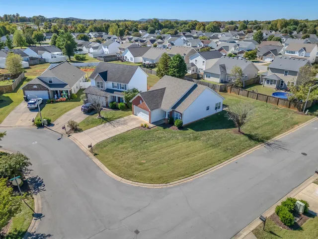 2071 Sparco Circle, Murfreesboro, TN 37128