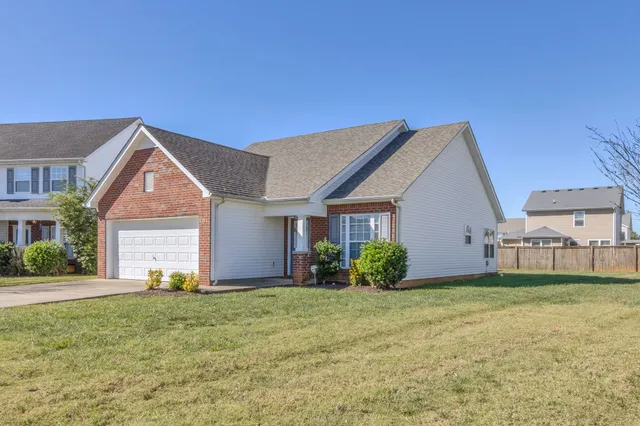 2071 Sparco Circle, Murfreesboro, TN 37128