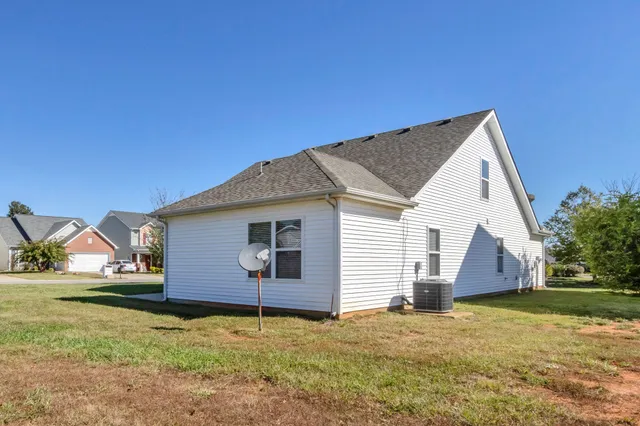 2071 Sparco Circle, Murfreesboro, TN 37128