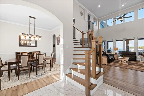 a view of a livingroom and dining room