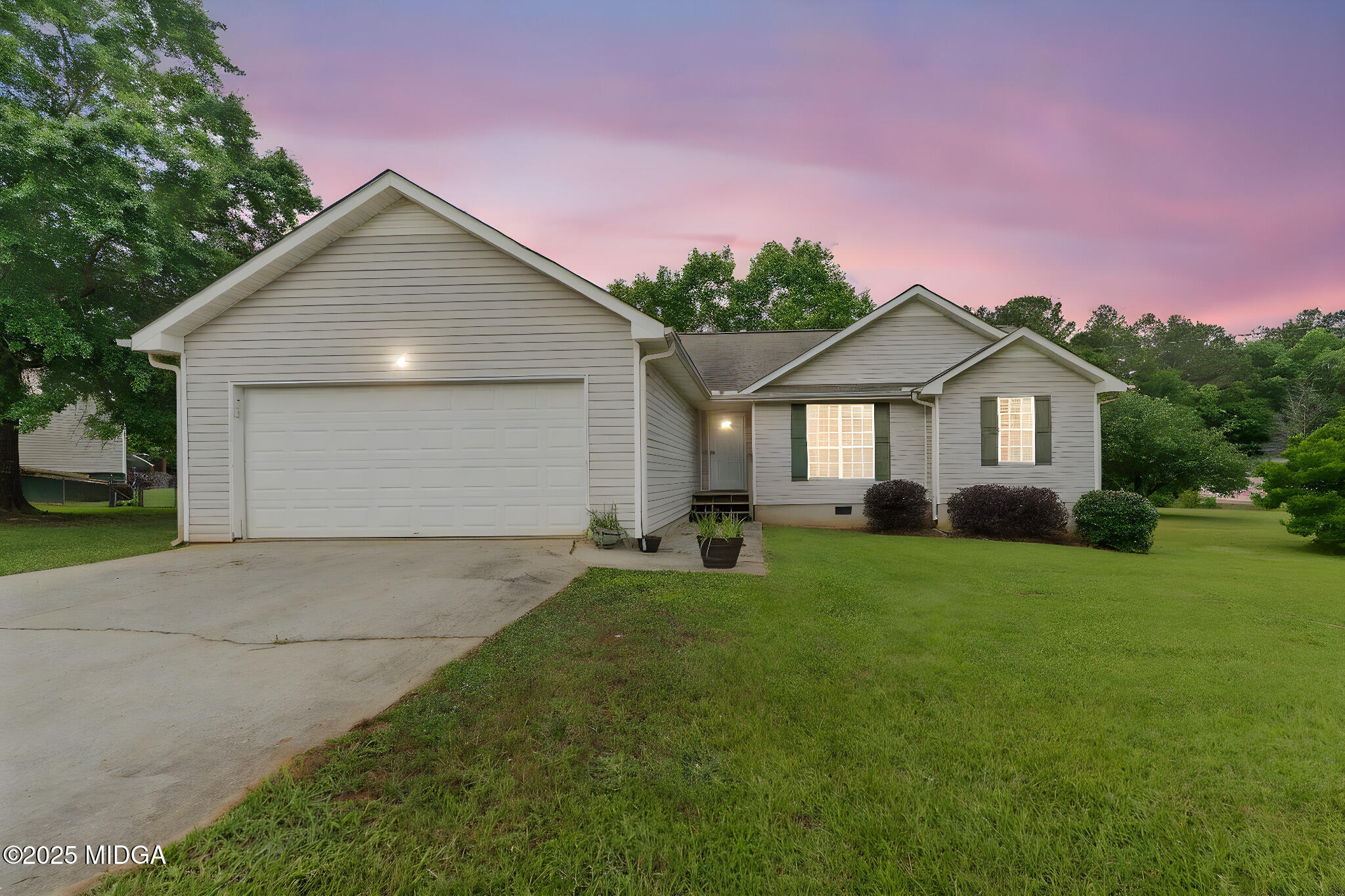 1704 New Hope Road Locust Grove, GA 30248 - Photo 5 of 35 5-web-or-mls-1704 New Hope Rd-09907 day