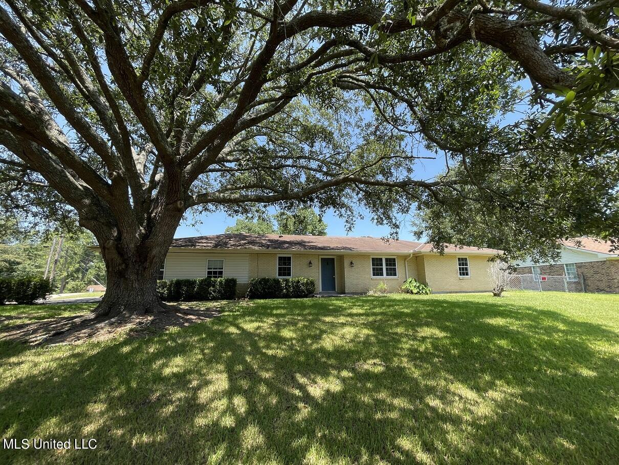 1211 Ridgewood Lane Picayune, MS 39466 - Photo 1 of 17 Front