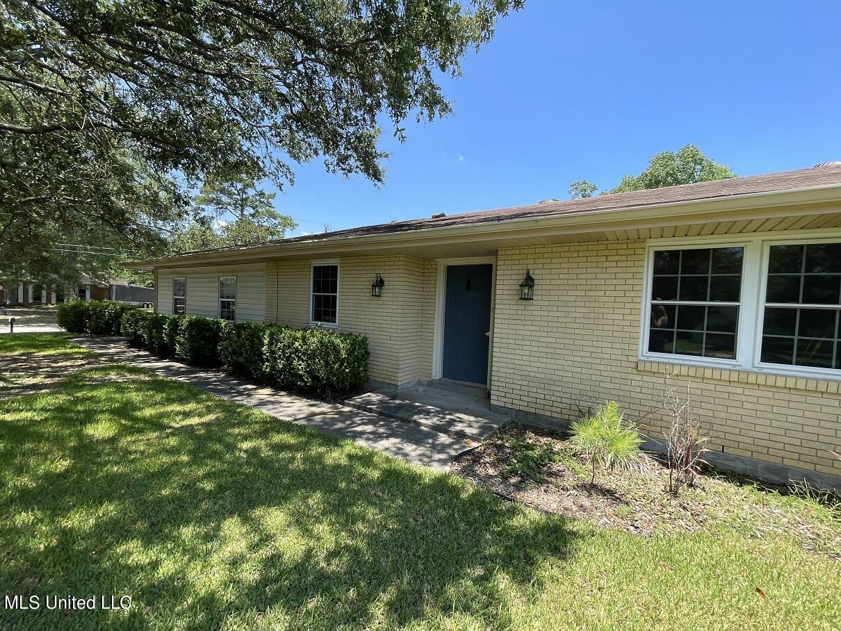 1211 Ridgewood Lane Picayune, MS 39466 - Photo 16 of 17 Front