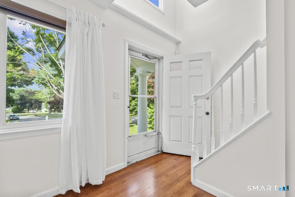 120 Saddleview Road Fairfield, CT 06825 - Photo 9 of 40 Gracious, sunny entry with vaulted ceiling, & picture window.