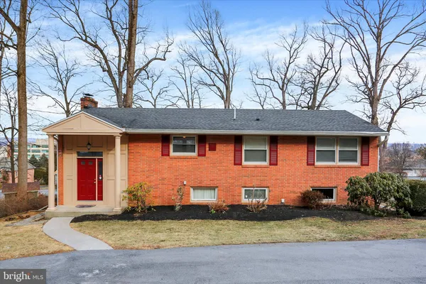 a front view of house with yard