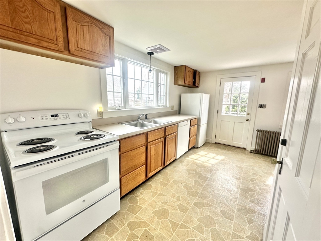 35 Walnut Street Barnstable, MA 02601 - Photo 12 of 35