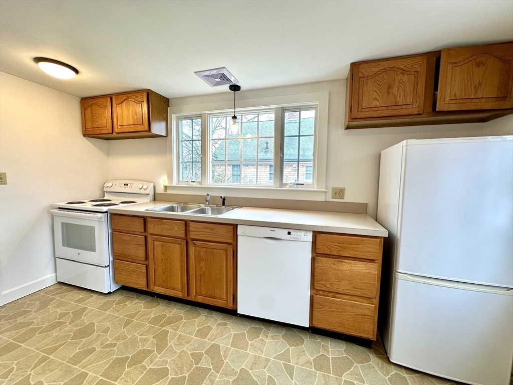 35 Walnut Street Barnstable, MA 02601 - Photo 13 of 35